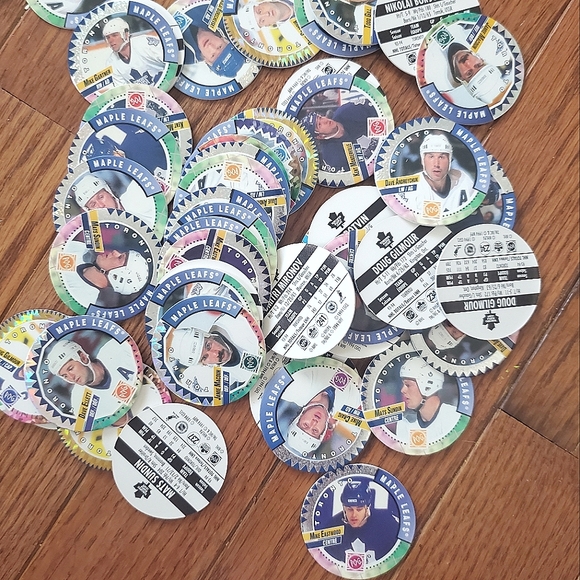 Big lot of NHL vintage Toronto maple leaf hockey 🍁 pogs milk caps for collector - Picture 1 of 3